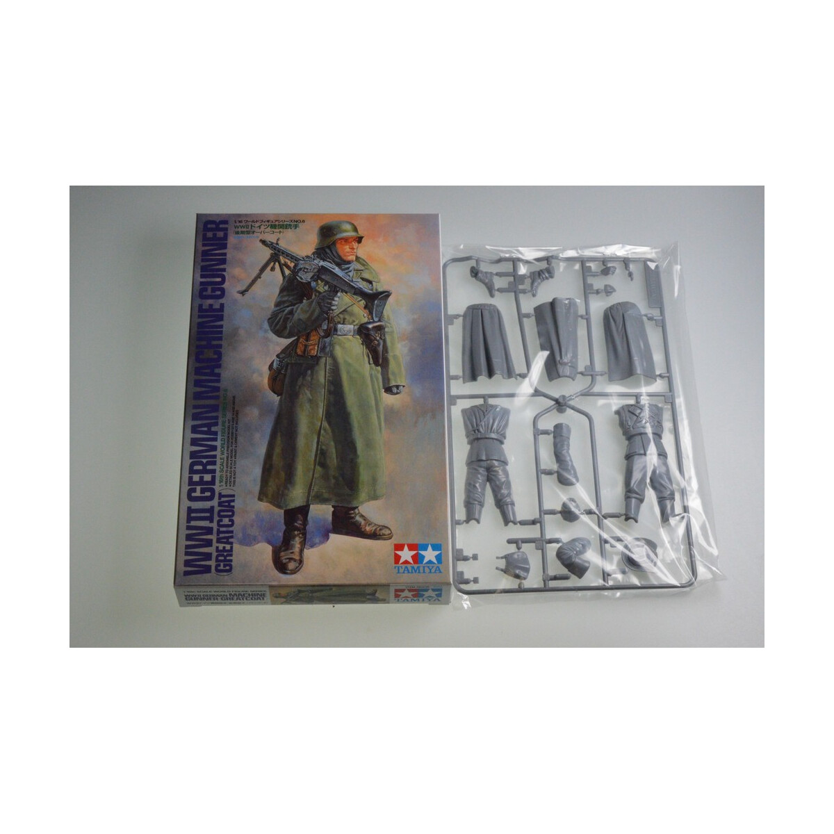 Tamiya 1:16 Figur Dt.Soldat m.Mantel 300036306