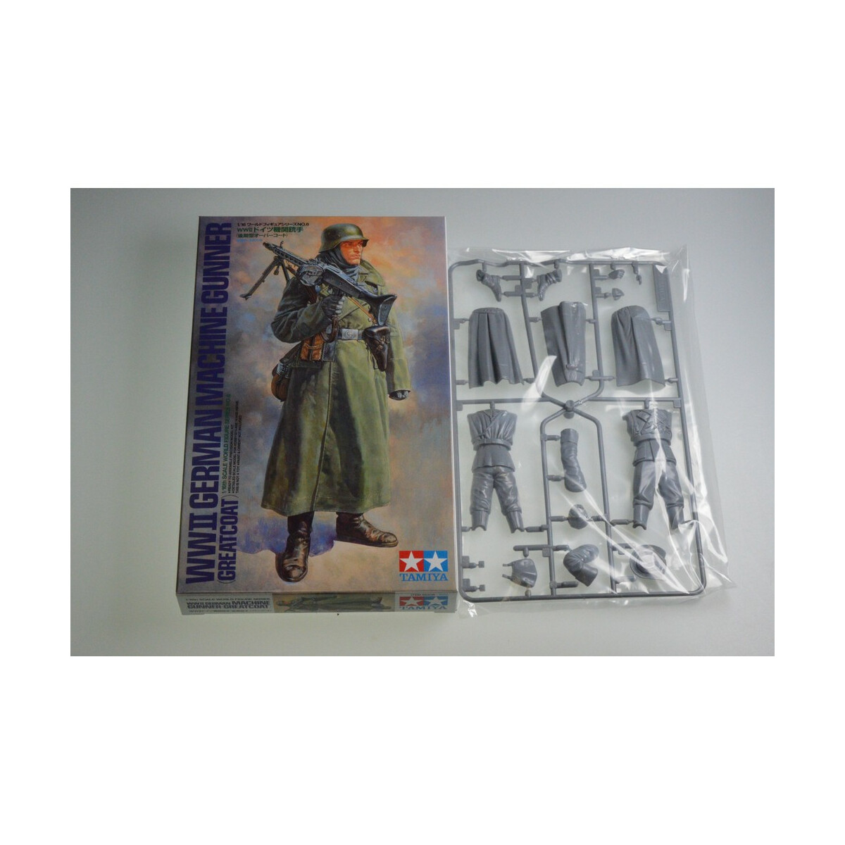 Tamiya 1:16 Figur Dt.Soldat m.Mantel 300036306