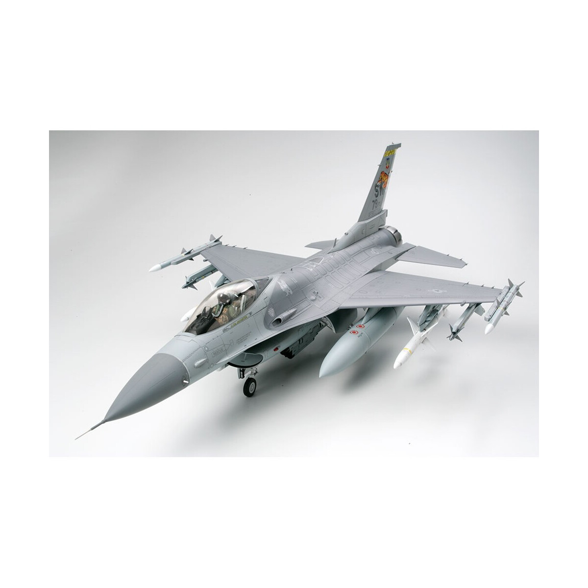 Tamiya 1:32 Lockheed Mar.F-16CJ Figh 300060315