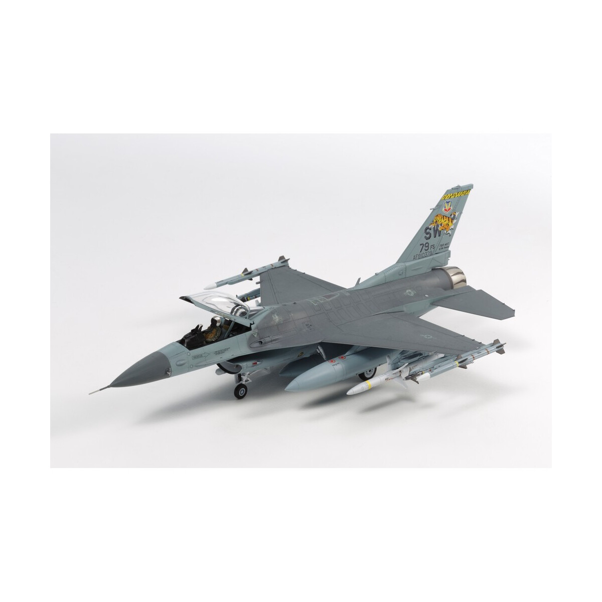 Tamiya 1:72 F-16CJ Fighting Falcon m 300060788